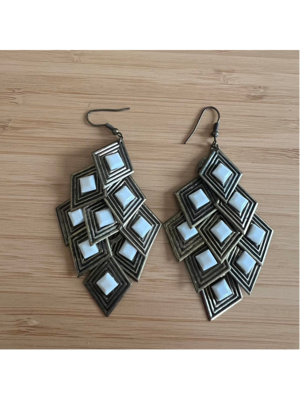 Vintage-looking bronze/gold dangly earrings